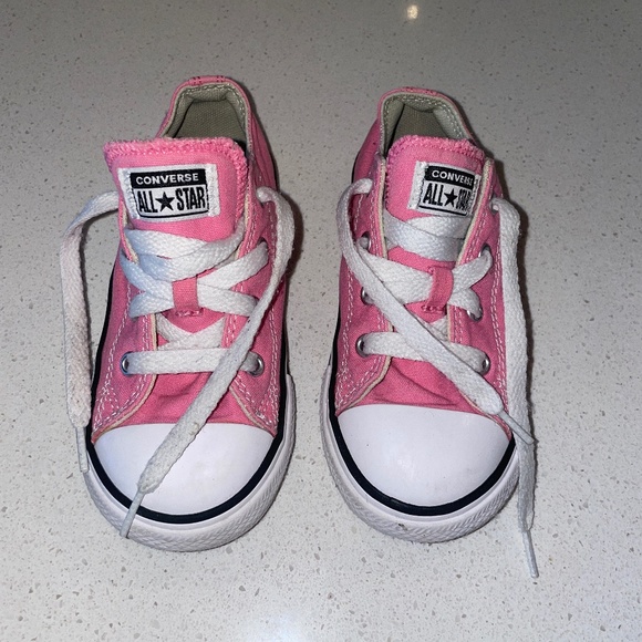 Toddler Pink converse - Picture 1 of 3